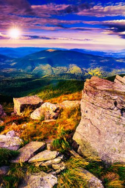 dağ meadowl Peyzaj taş keskin