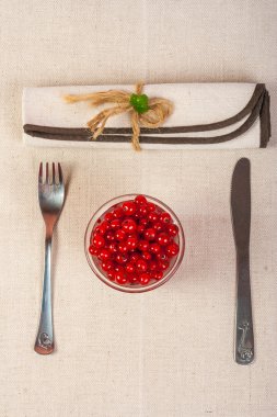 Frenk üzümü bir cam servis