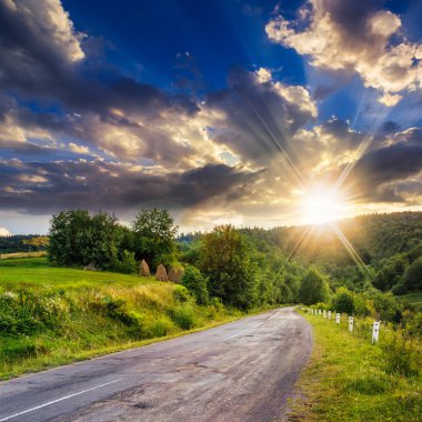 Gün batımında doğanın gidiyor