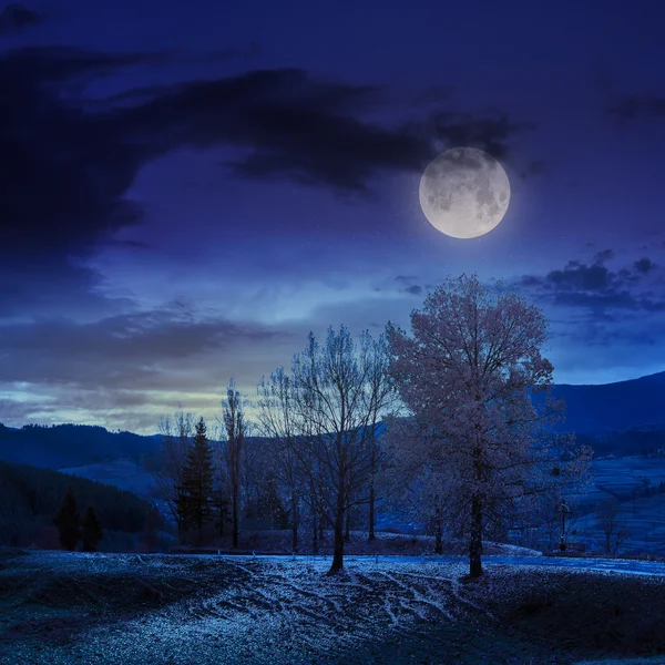 Andare in montagna di notte — Foto Stock