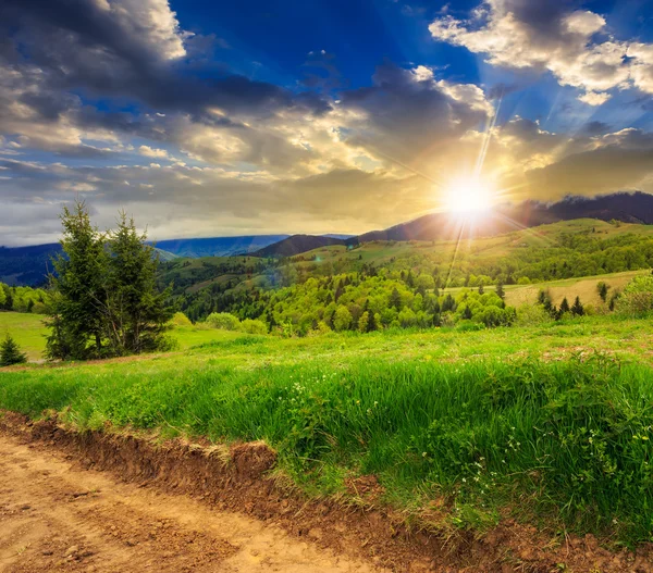 Caminhadas pela manhã ao pôr do sol — Fotografia de Stock