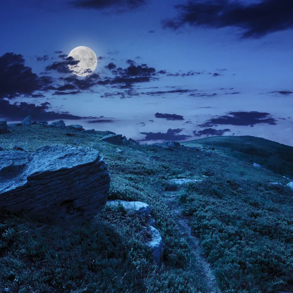 Piedras en la ladera por la noche —  Fotos de Stock