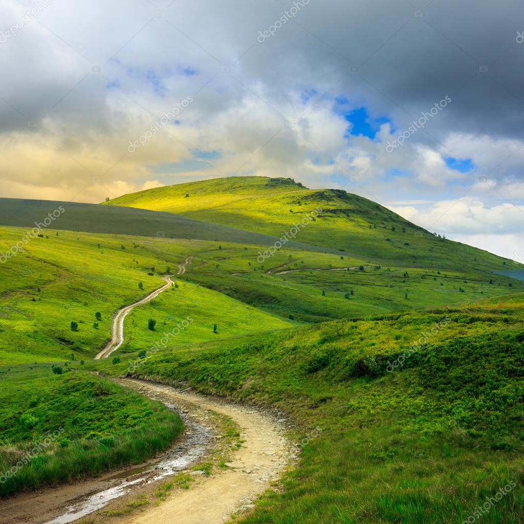Mountain path uphill to the sky — Stock Photo © pellinni 48782397