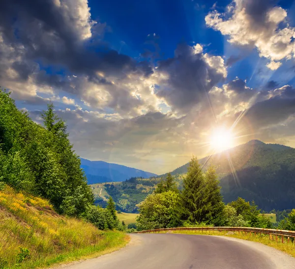 Going to forest in mountains at sunset — Stock Photo, Image