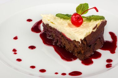 kiraz ve mascarpone ile çikolatalı kek