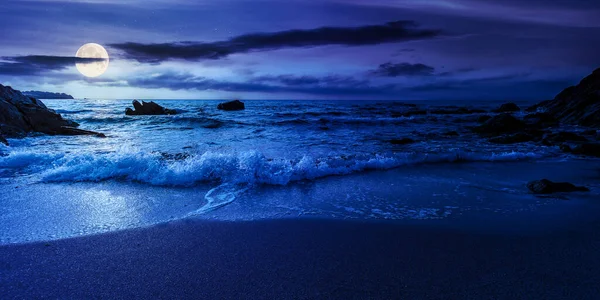 Empty Beach Night Beautiful Landscape Sea Waves Washing Sand Stones — 스톡 사진