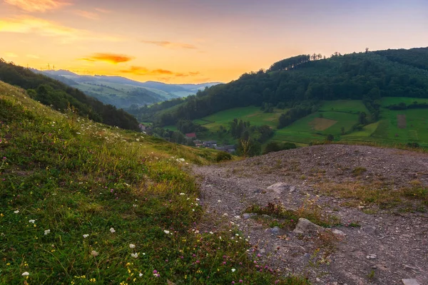 Paisaje Rural Montañoso Amanecer Campos Rurales Las Colinas Pueblo Valle — Foto de Stock