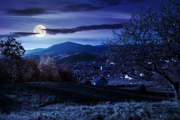 Paisagem Rural Dos Cárpatos Outono Noite Aldeia Vale Montanha Bela — Fotografia de Stock