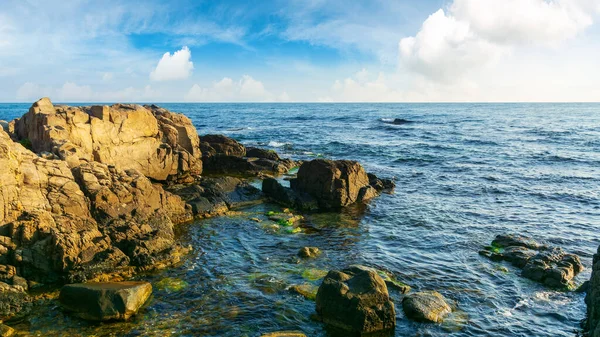 Costa Rochosa Mar Luz Manhã Conceito Férias Verão Paisagem Bela — Fotografia de Stock