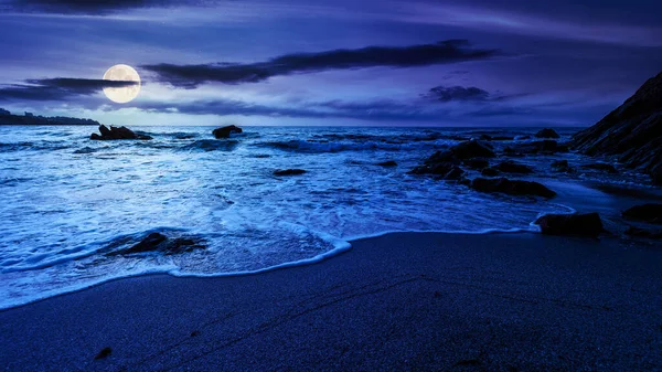 Leerer Strand Der Nacht Schöne Landschaft Meer Wellen Spülen Sand — Stockfoto