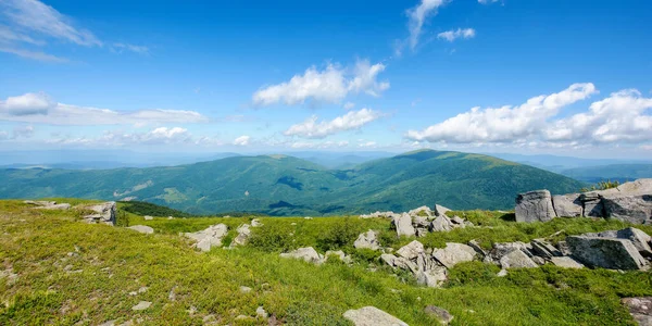 Summer Landscape Green Hills Stones Sunny Weather Fluffy Clouds Mountains — Stock Photo, Image