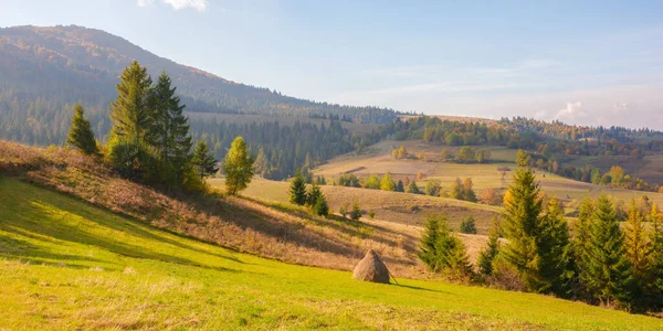 Rural Landscape Autumn Fields Trees Hill Dappled Evening Light Wonderful — Zdjęcie stockowe