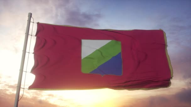 Bandeira de Abruzzo, Itália, acenando ao vento, céu e fundo do sol — Vídeo de Stock