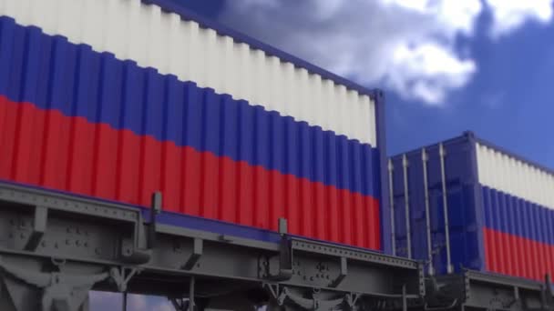 Containers met de Russische vlag. Spoorvervoer. Naadloze lus 4K — Stockvideo