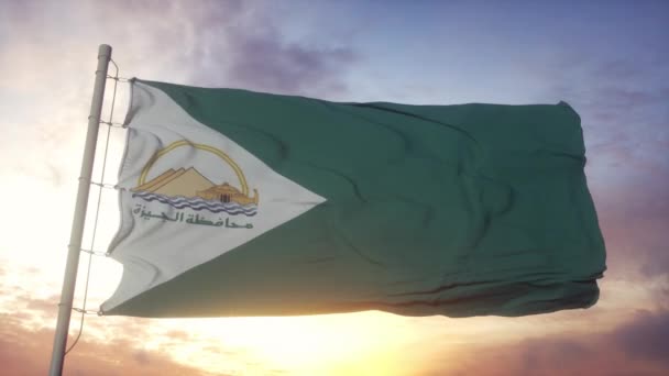Σημαία Γκίζα, Αίγυπτος, κυματίζει στον άνεμο, τον ουρανό και τον ήλιο φόντο — Αρχείο Βίντεο