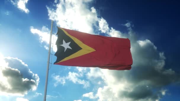 Флаг Восточного Тимора, размахивающий ветром против прекрасного голубого неба — стоковое видео