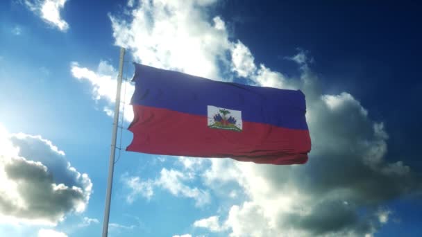 Güzel mavi gökyüzüne karşı rüzgarda dalgalanan Haiti bayrağı — Stok video
