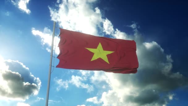 Bandiera del Vietnam sventola al vento contro il bel cielo blu — Video Stock