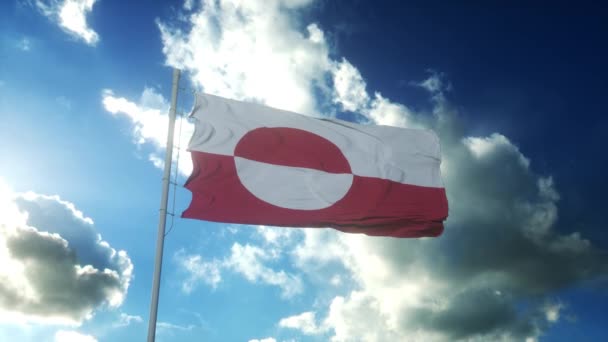 Флаг Гренландии, размахивающий ветром против прекрасного голубого неба — стоковое видео