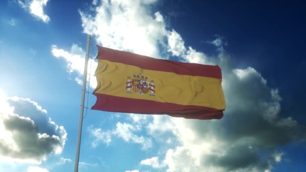 Flagga av Spanien vinkar åt vinden mot vacker blå himmel — Stockvideo