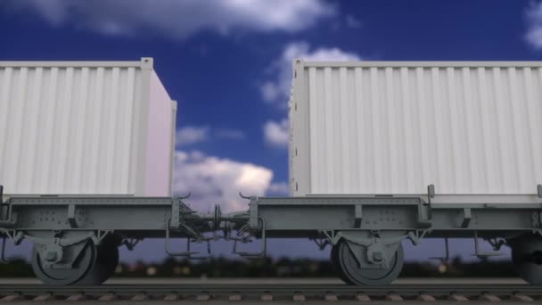 Comboio de carga com recipientes brancos em branco. Transporte ferroviário. loop sem costura 4K — Vídeo de Stock