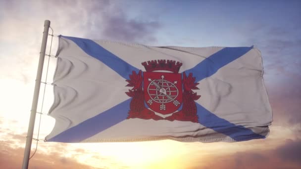 Bandera de Río de Janeiro, Brasil, ondeando en el viento, el cielo y el fondo del sol — Vídeo de stock