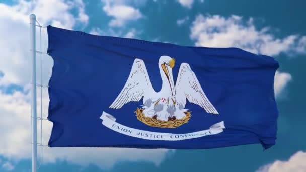 Drapeau de la Louisiane sur un mât de drapeau agitant le vent dans le ciel. État de la Louisiane aux États-Unis d'Amérique — Video