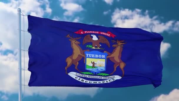 Σημαία του Michigan κυματίζει στον άνεμο ενάντια σε βαθιά όμορφα σύννεφα ουρανό — Αρχείο Βίντεο