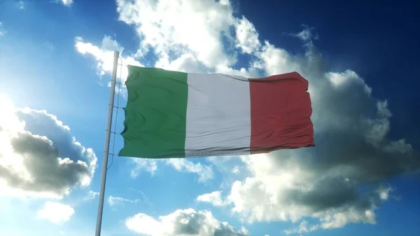 Флаг Италии Размахивающий Ветром Против Красивого Голубого Неба Иллюстрация — стоковое фото