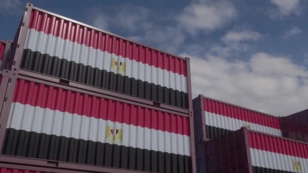 Контейнерном Терминале Находятся Контейнеры Флагом Египта Концепция Экспорта Импорта — стоковое видео