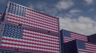 ABD bayrak konteynırları konteyner terminalinde bulunmaktadır. Amerikan ihracat veya ithalat kavramı.