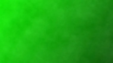 Yeşil ekran arka planında koyu duman, krom tuş.