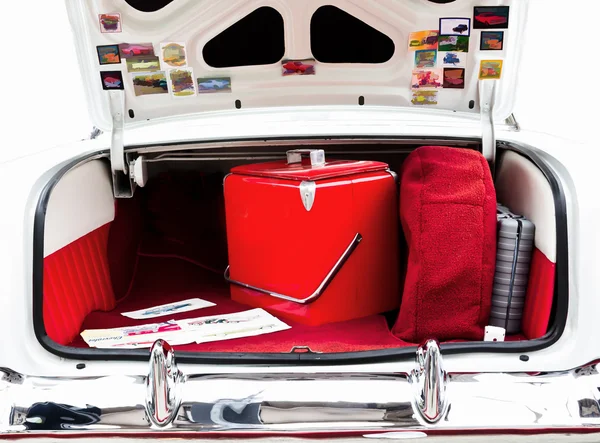 Otworzyć bagażnika samochodu z chłodnicy — Zdjęcie stockowe