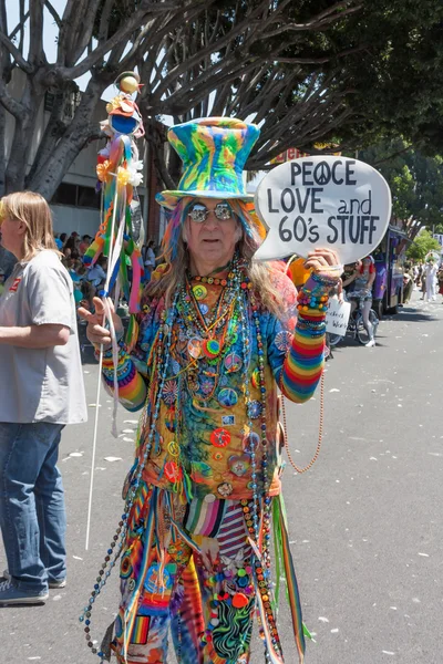 Elderly Hippie at thePasadena Doo Dah Rose Parade — Stock Photo, Image