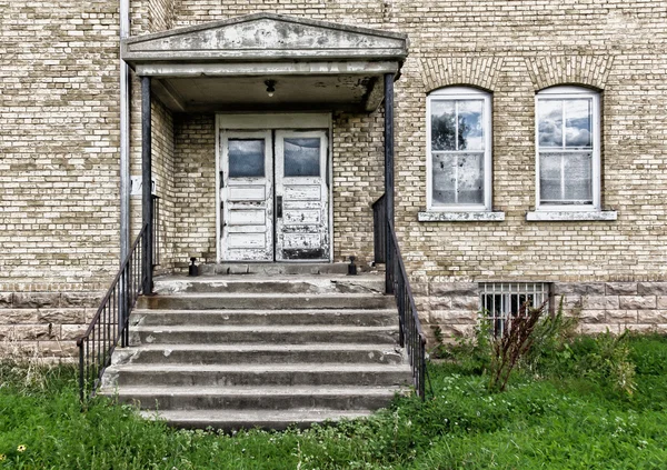 Verlaten militaire gebouw — Stockfoto