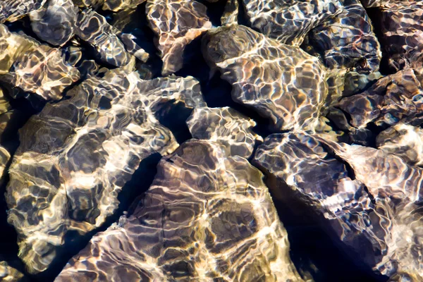 Підводних каменів в озеро верхнє — стокове фото