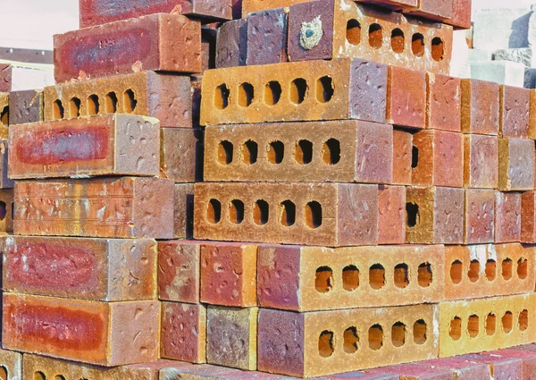 Cegły ułożone w rzędach — Zdjęcie stockowe