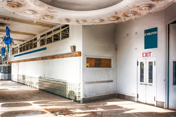 Through the Glass at an Empty Auto Dealership — стоковое фото