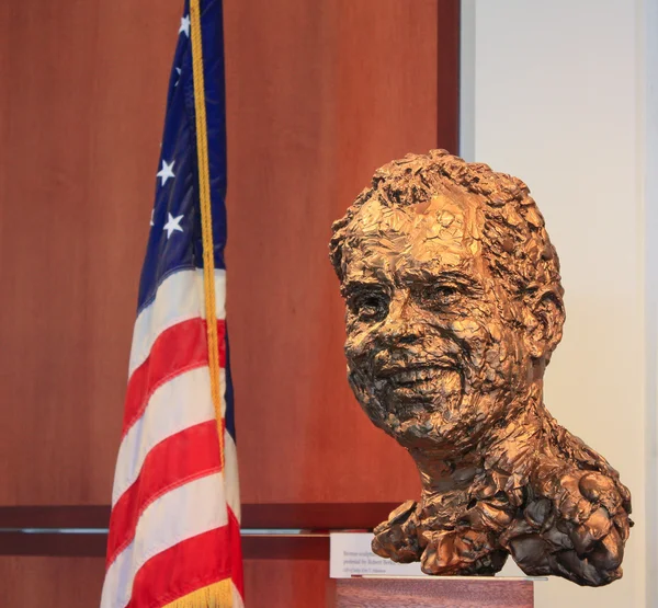 Busto do Presidente Nixon na Biblioteca Presidencial de Nixon — Fotografia de Stock