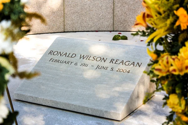 夏埋葬地方在罗纳德 · 里根总统罗纳德 · 里根 — 图库照片