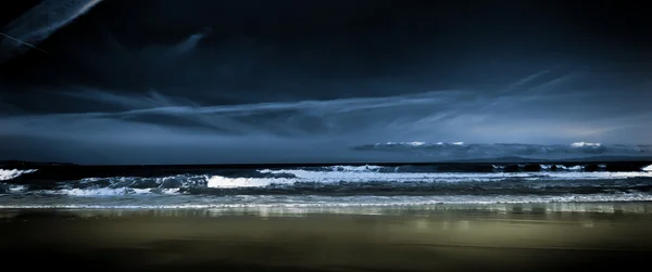 Dramatic Sky and Surf in Monterey Bay. California — Stock Photo, Image