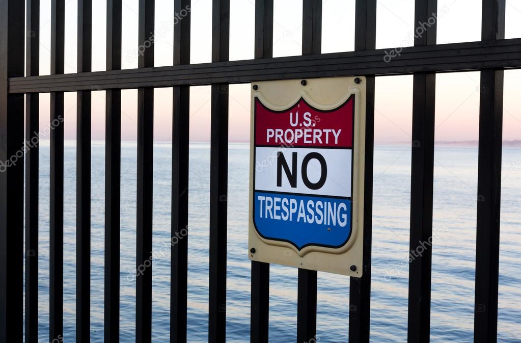 United States Property, No Trespassing