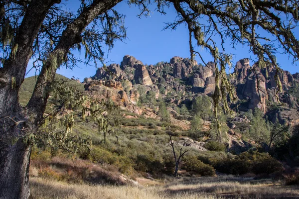 Pinakels nationaal monument in Californië, usa — Stockfoto