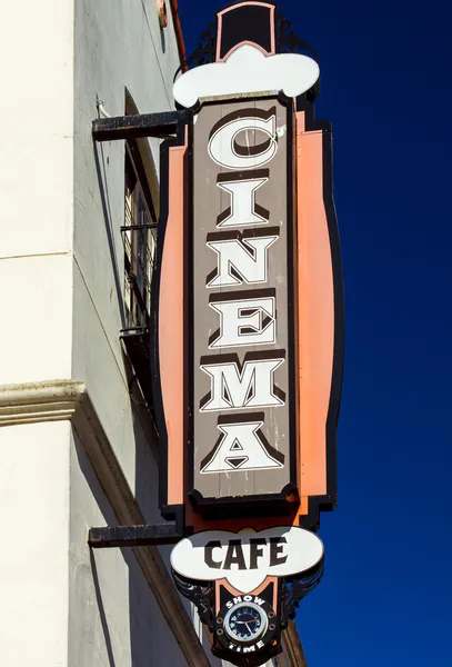 Вывеска Old Fashioned Movie House — стоковое фото
