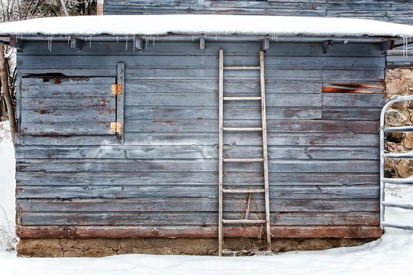 Zewnątrz stodoły w zimowe tło lub tło — Zdjęcie stockowe