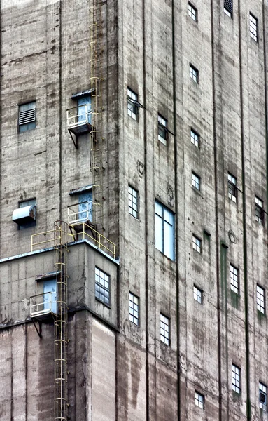 Diga ao elevador de grãos Exterior — Fotografia de Stock