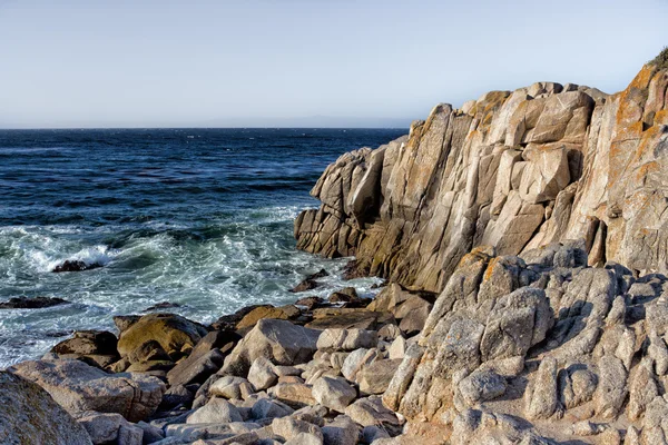 Havets vågor på Lover's Point i Pacific Grove — Stockfoto