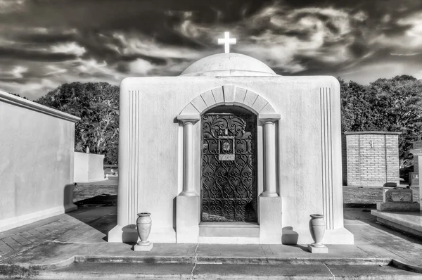 Outdoor Mausoleum — Stock Photo, Image