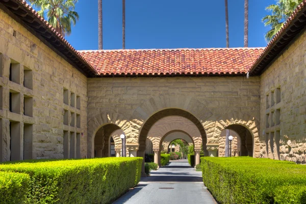 Stanford pomnik sąd — Zdjęcie stockowe