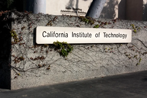 Vstup na kalifornském institutu technologie v Pasadeně, cal — Stock fotografie